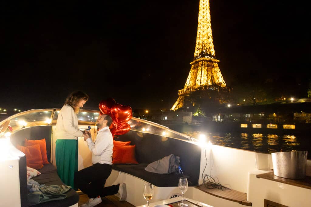 WeBoat Paris EVG EVJF Balade Seine Croisière privée
